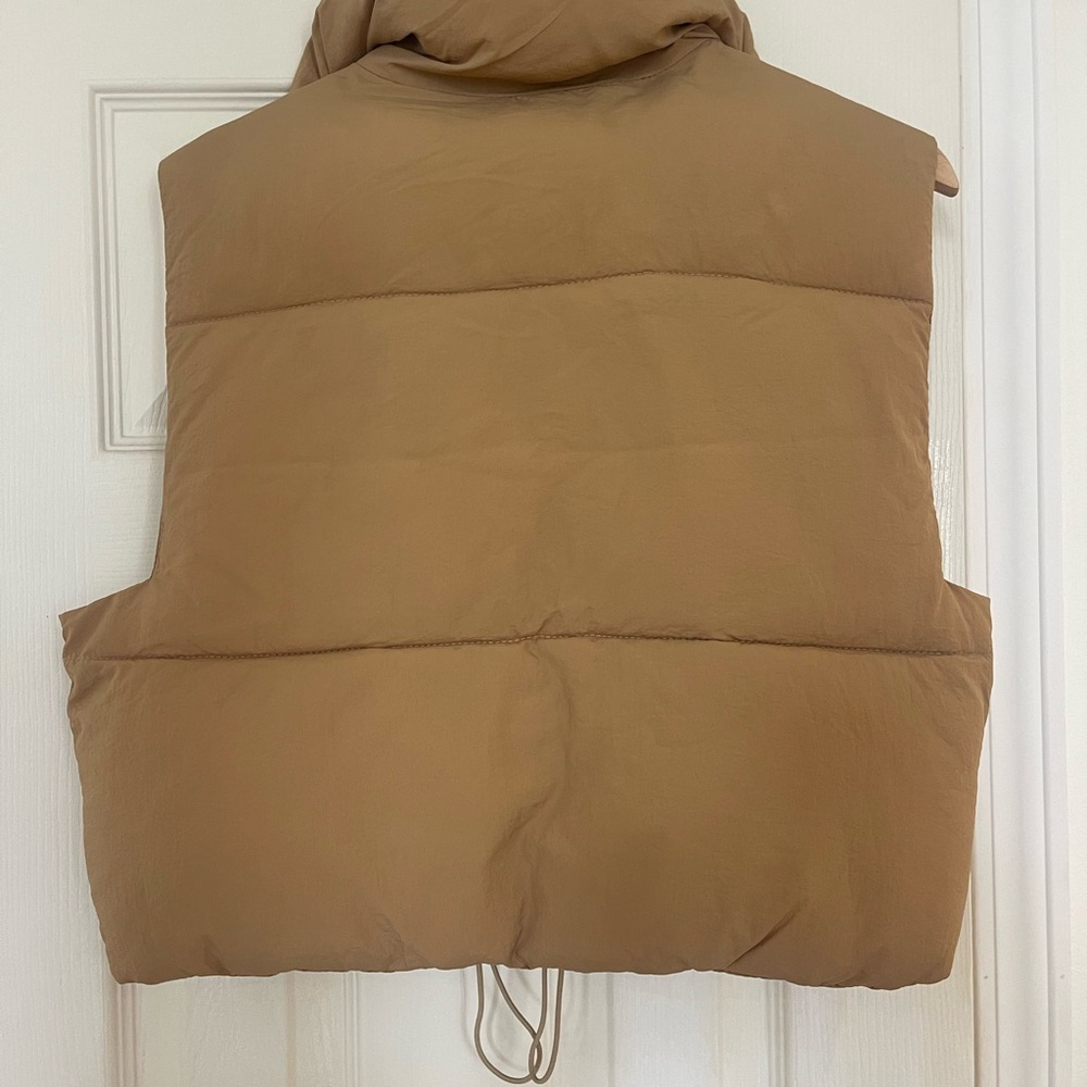 Cropped Puffer Vest - Picture 2 of 2